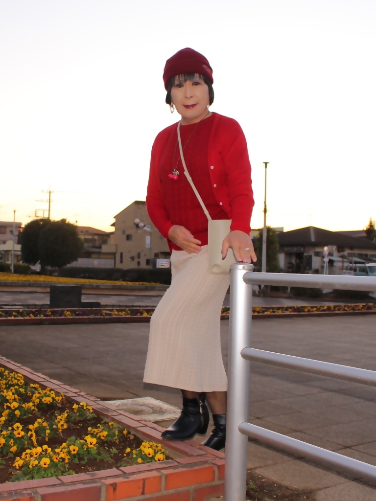 赤セーターニットロングスカート(3)