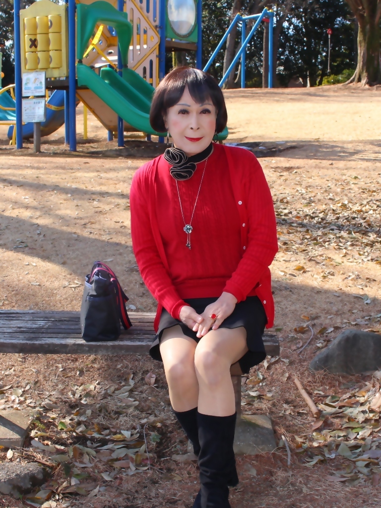 赤セーター黒マーメイド裾ミニスカートB(6)